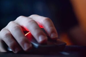 la verificación de edad en internet, un candado que no cierra